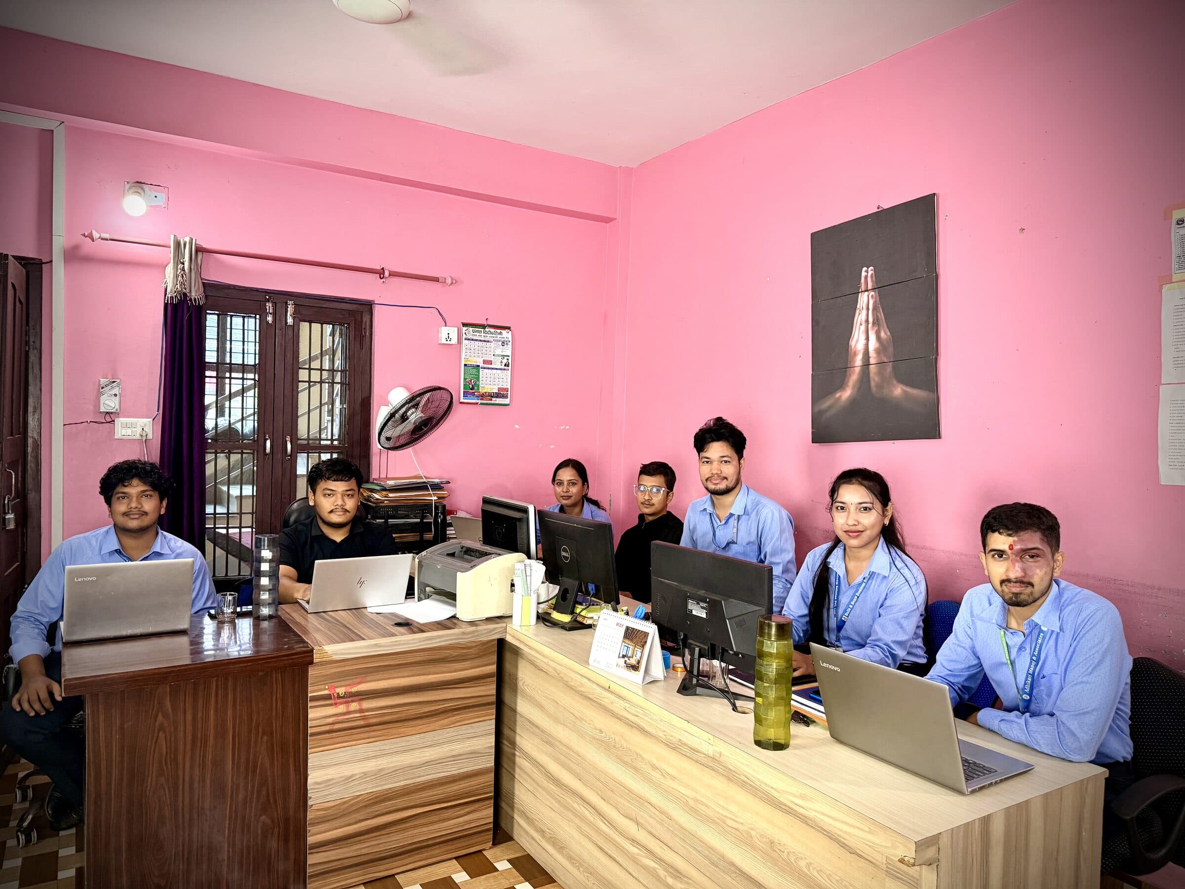 B3S audit and accounting officers at their desks